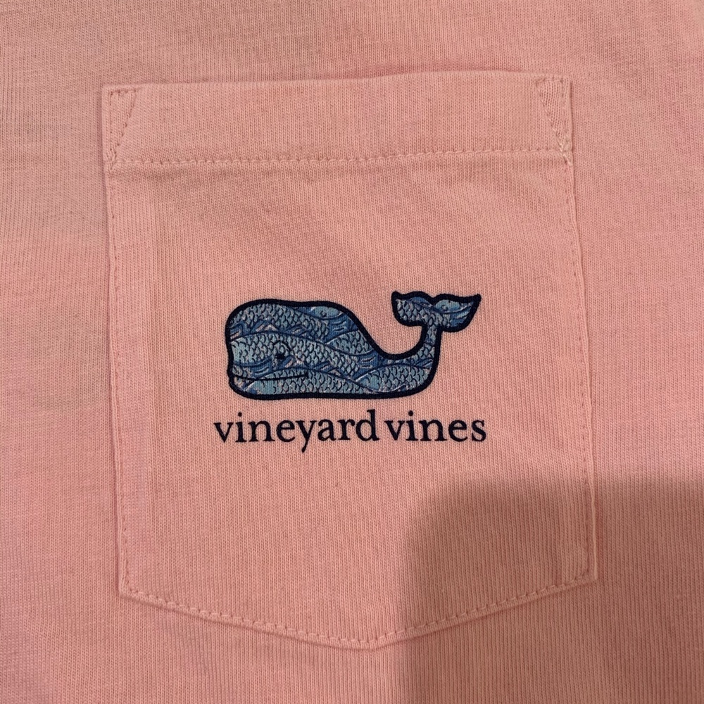 Pink short sleeve vineyard vines t shirt